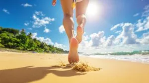 découvrez l'expérience authentique d'une course pieds nus en plein été : impressions, bienfaits ressentis et conseils pratiques après mon test sur différents terrains. un récit inspirant pour repenser votre foulée.