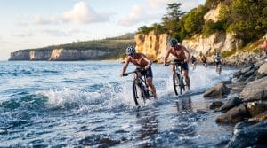 découvrez l'effervescence à desvres avec le triathlon ugsel, combinant natation, vtt et course à pied pour un événement sportif unique et dynamique.