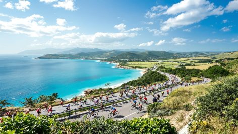 découvrez l'engagement familial à civaux lors du tout premier triathlon, réunissant 50 équipes motivées pour une journée sportive et conviviale. vivez cet événement inédit rempli de défis et de solidarité !